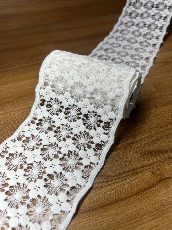 Beautiful White Floral Design Dyable Guipure Lace