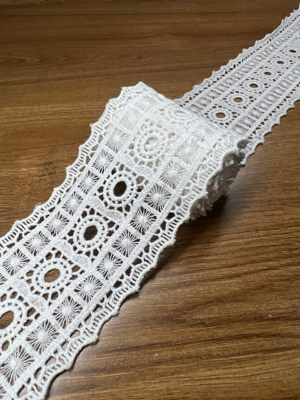Exquisite White Geometric Pattern Dyable Guipure Lace