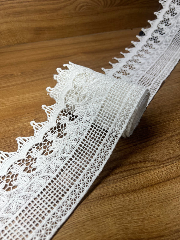 Elegant White Unique Pattern Dyable Guipure Lace
